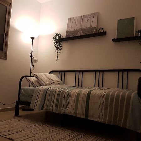 Private Bed/Bathroom In Netanya Exterior foto