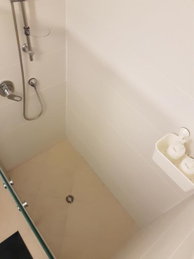 Private Bed/Bathroom In Netanya Exterior foto