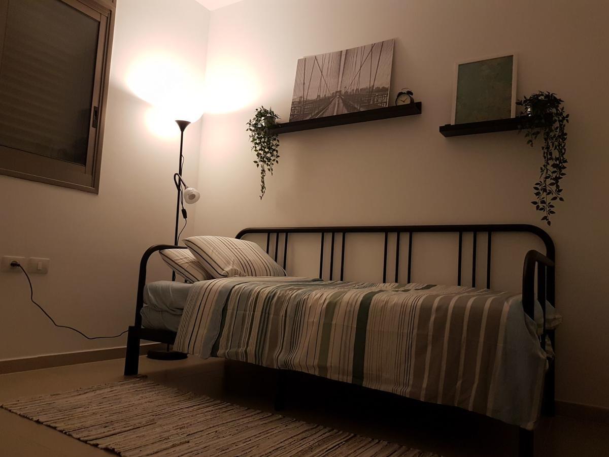 Private Bed/Bathroom In Netanya Exterior foto