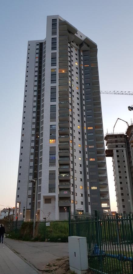 Private Bed/Bathroom In Netanya Exterior foto